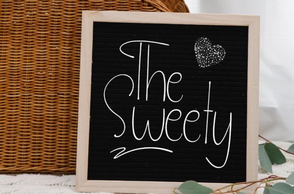The Sweety Font Review: A Handwritten Typeface for Social Campaigns
